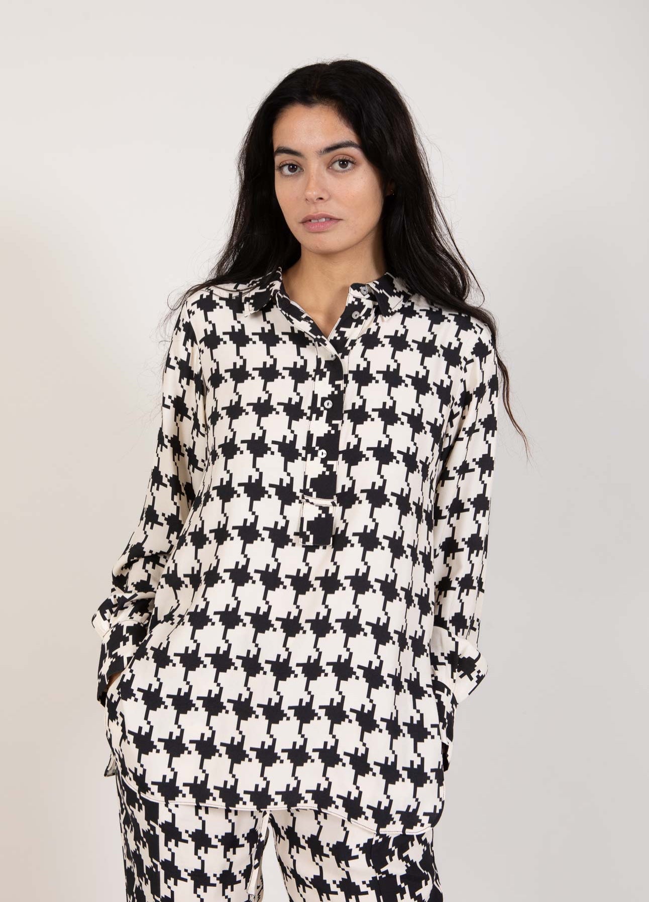 Coster Copenhagen SKJORTE I HOUNDSTOOTH MIX PRINT Shirt/Blouse Houndstooth mix print - 901