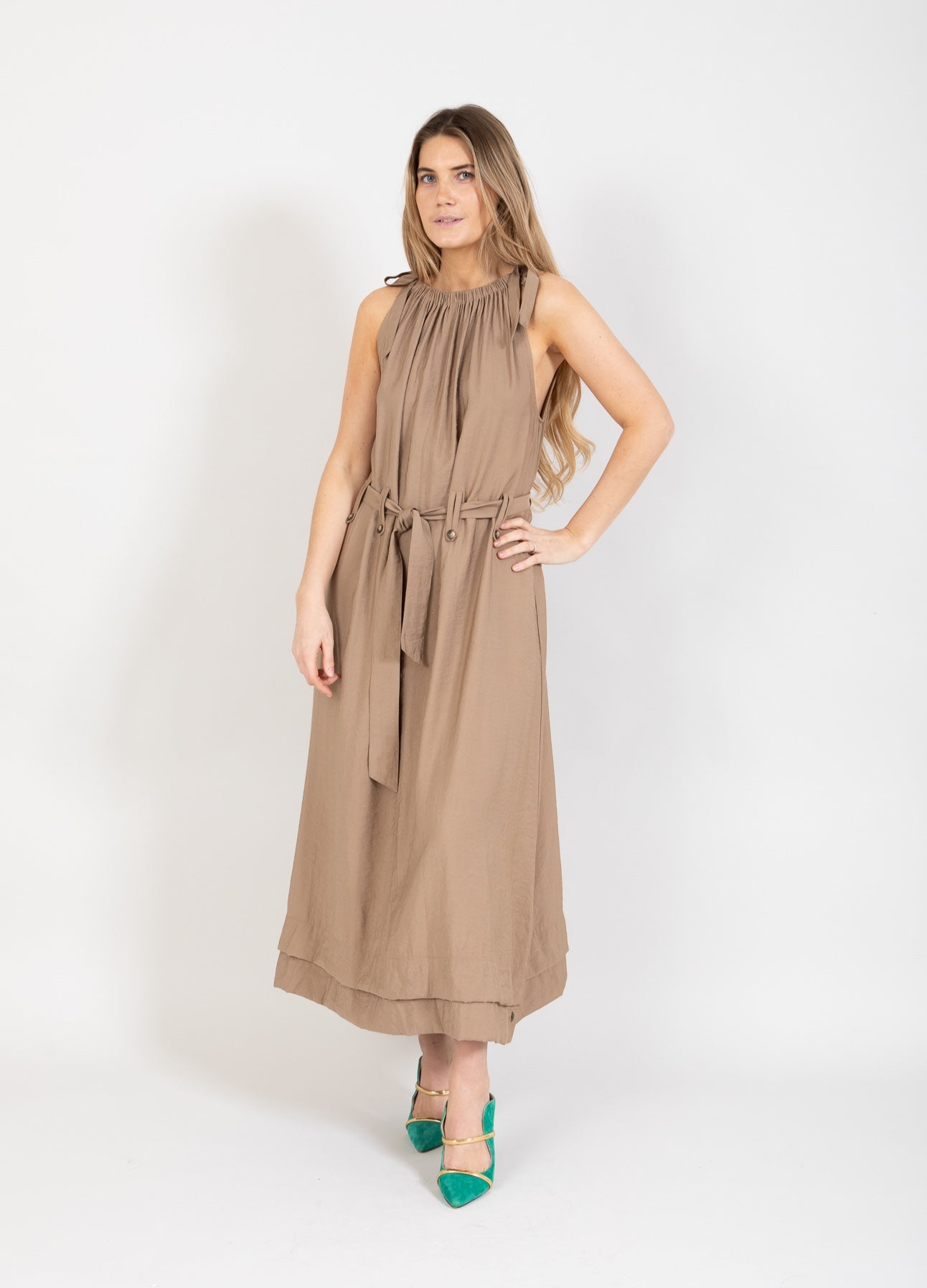Coster Copenhagen SOMMERKJOLE MED BÆLTE Kjole Smoked beige - 303