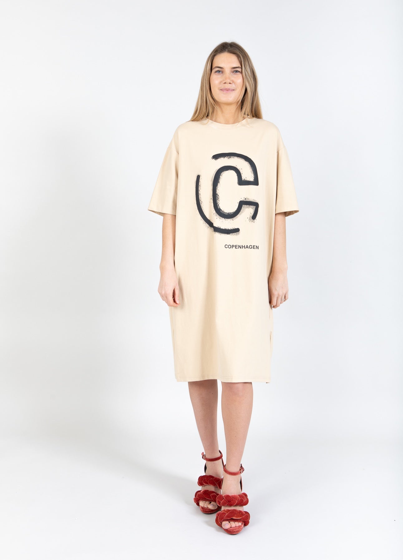 Coster Copenhagen T-SHIRT KJOLE MED PRINT Kjole Vanilla - 348