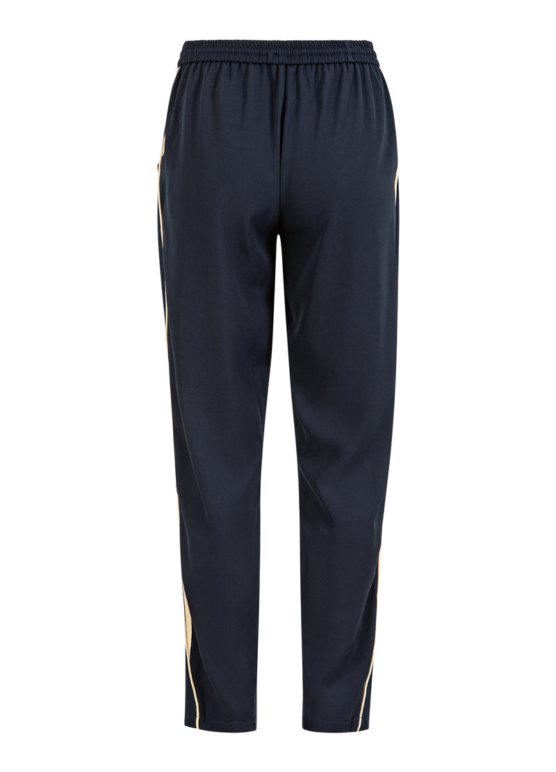 Coster Copenhagen AFSLAPPEDE SPORTY BUKSER - SILLE PASFORM Pants Navy/off white - 566