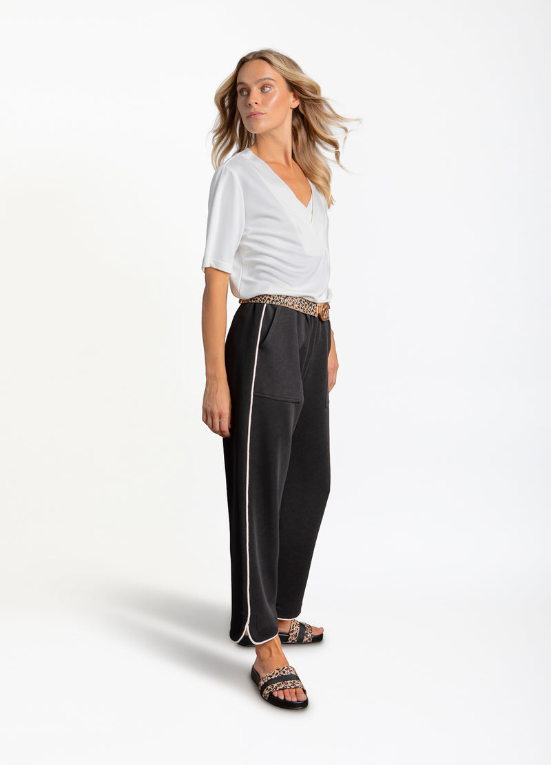 Coster Copenhagen BUKSER MED BREDE BEN - SILLE FIT Pants Black - 100