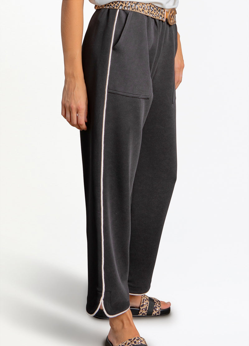 Coster Copenhagen BUKSER MED BREDE BEN - SILLE FIT Pants Black - 100