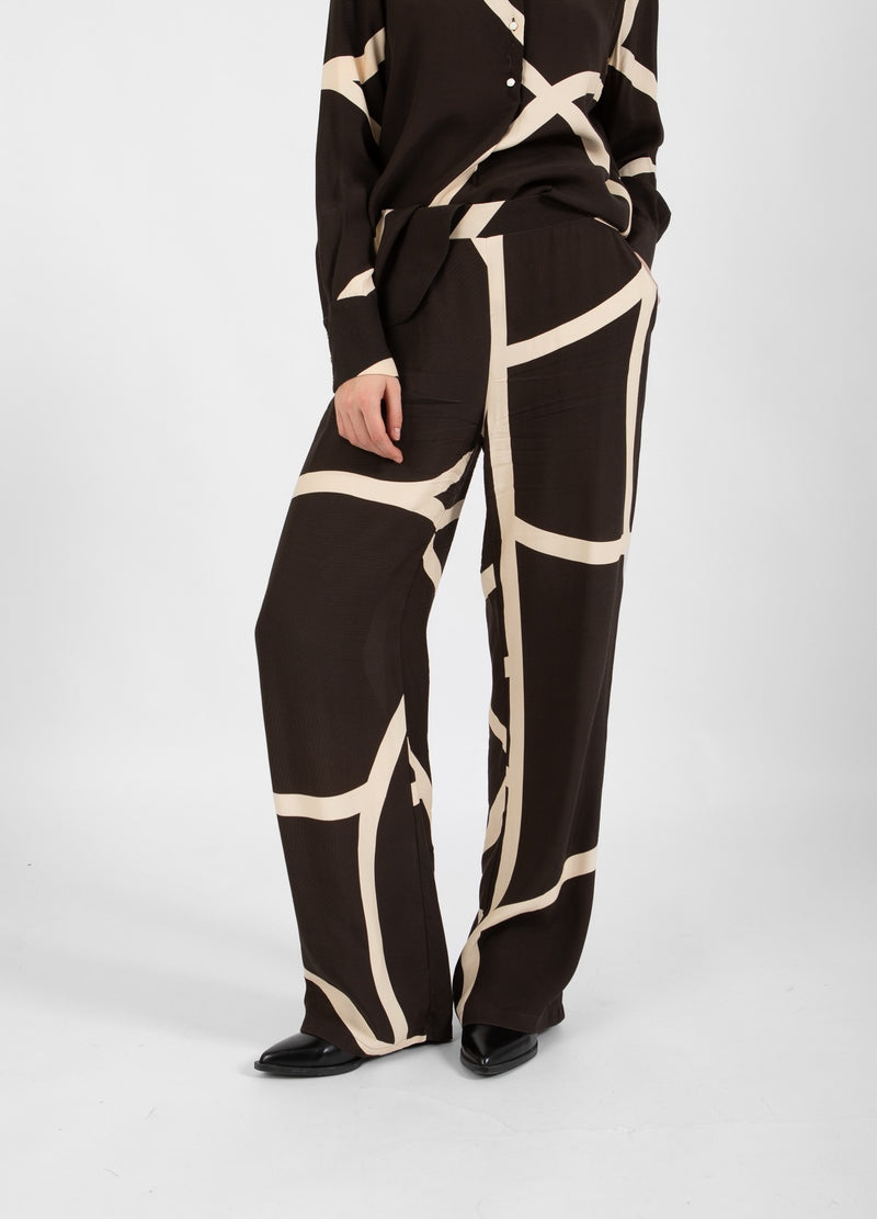 Coster Copenhagen  BUKSER MED FIELS PRINT - SILLE PASFORM Pants Field print - 953