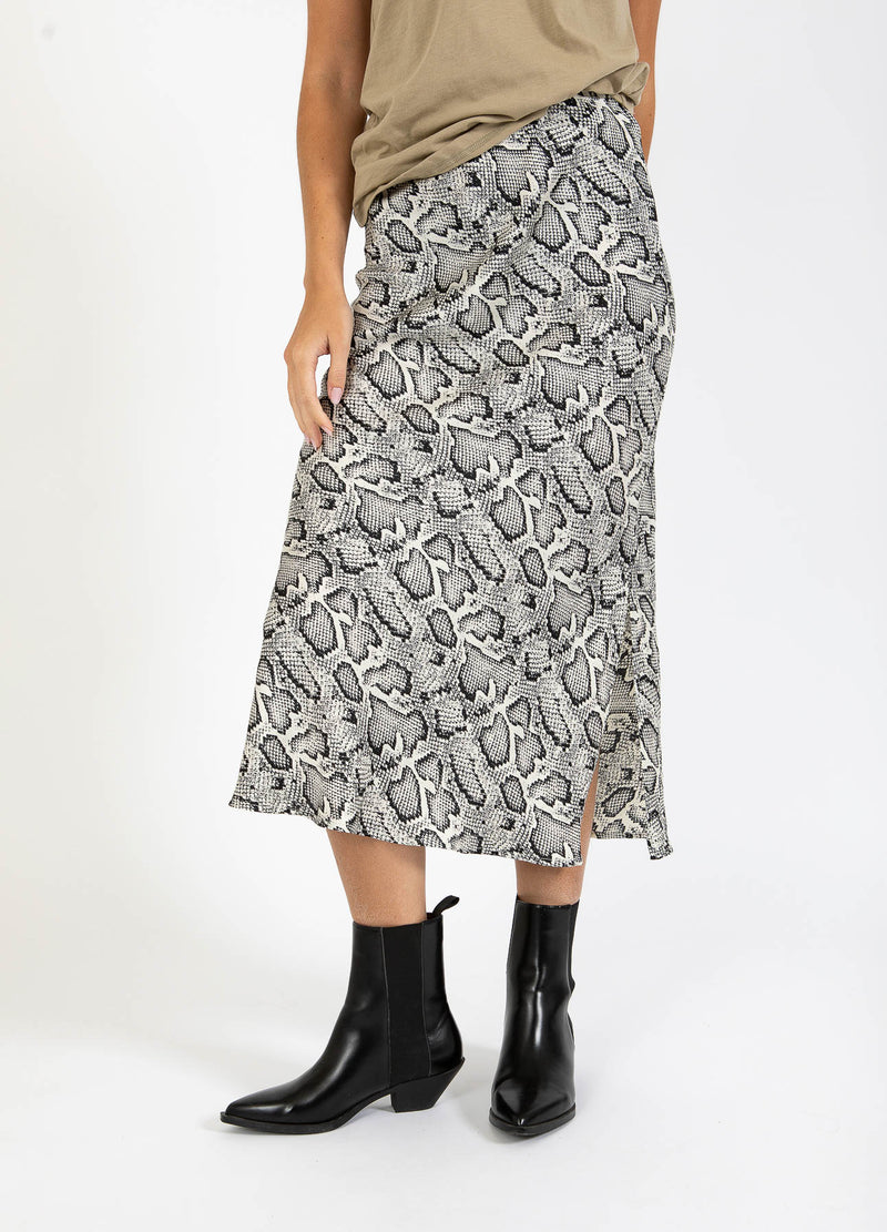 CC Heart CC HEART SKYLER MEDI NEDERDEL MED PRINT Skirt White snake print - 270