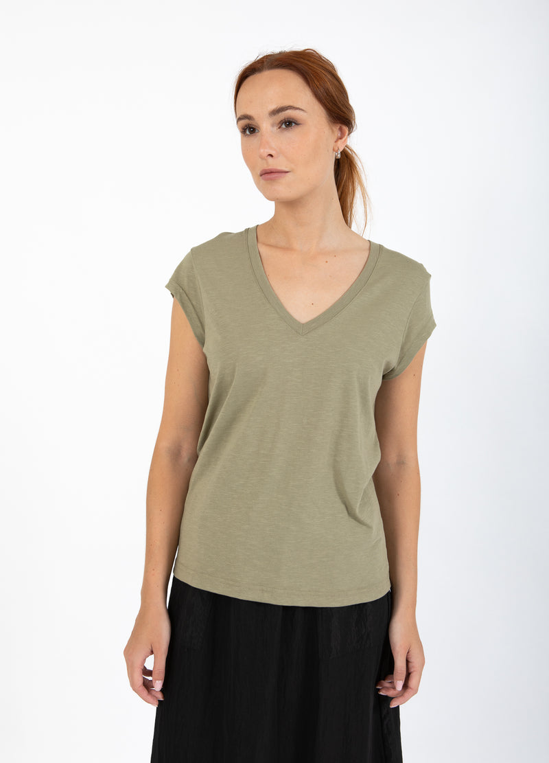 CC Heart CC HEART V-HALS T-SHIRT T-Shirt Dusty olive - 479