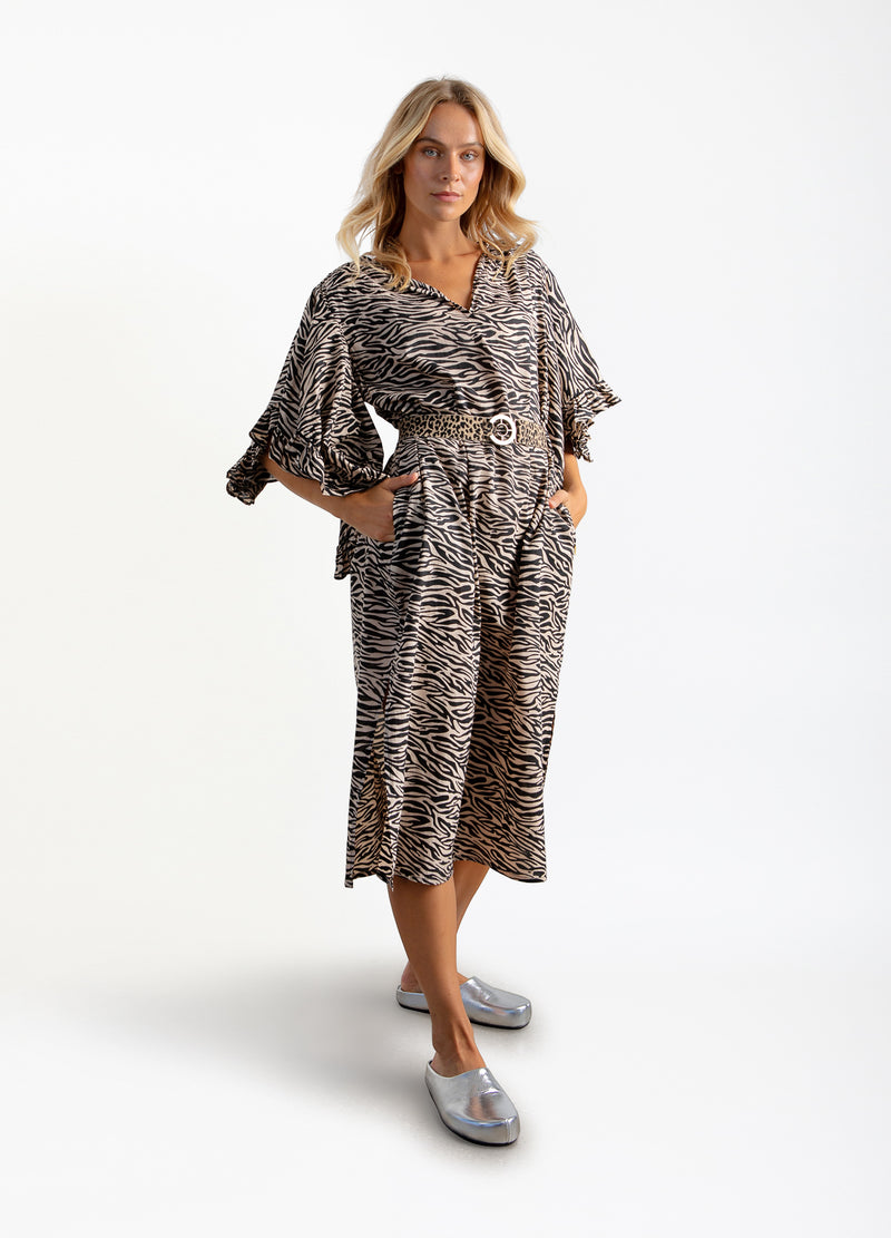 Coster Copenhagen KJOLE MED RYNKÆRMER I ZEBRA PRINT Kjole Zebra print - 914