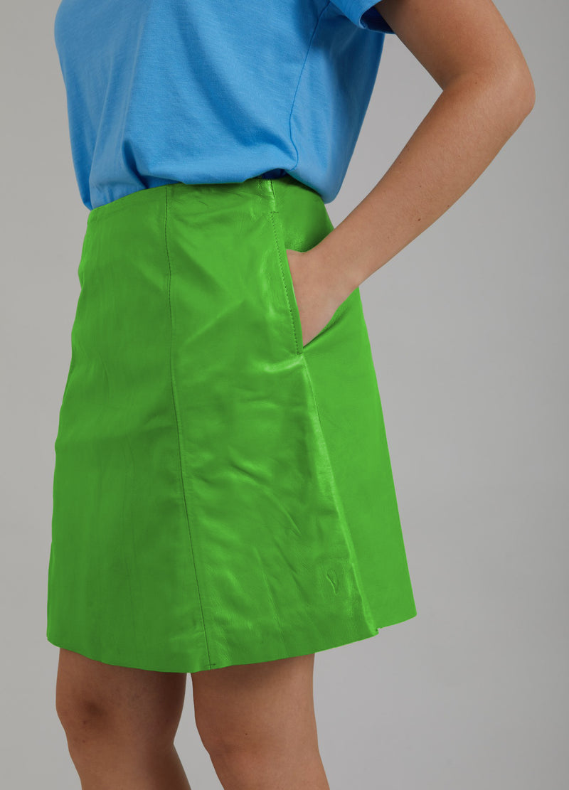 Coster Copenhagen KORT A-SNIT LÆDERNEDERDEL Skirt Flashy green - 459