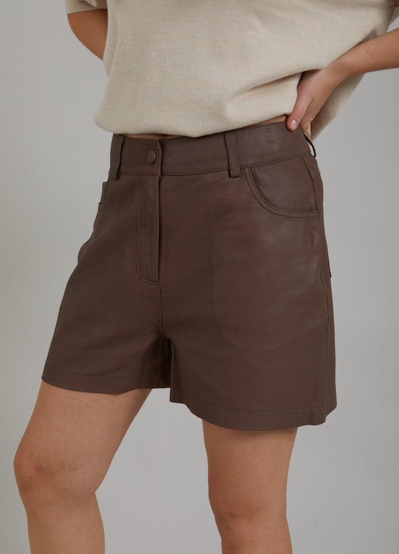 Coster Copenhagen LÆDERSHORTS Pants Spring brown - 387