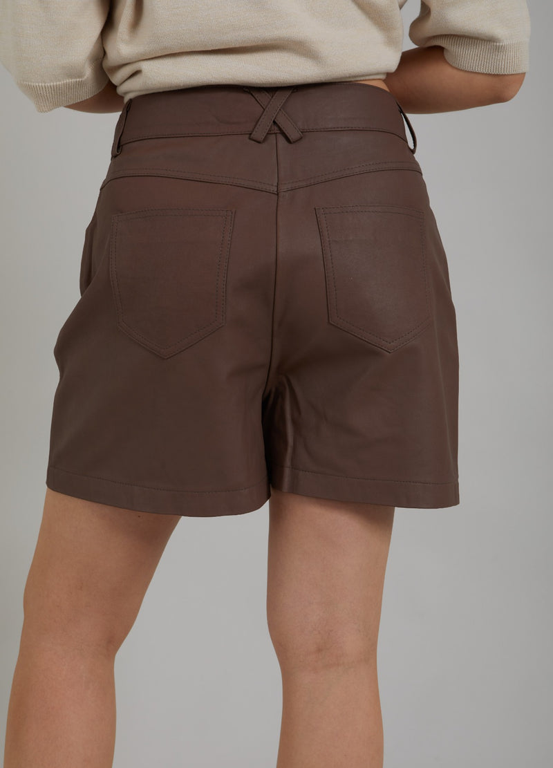 Coster Copenhagen LÆDERSHORTS Pants Spring brown - 387