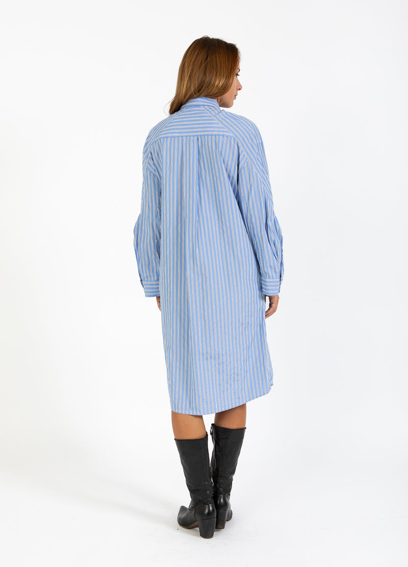 Coster Copenhagen SKJORTEKJOLE MED DEKONSTRUEREDE ÆRMER Kjole Ice blue/white stripe - 589