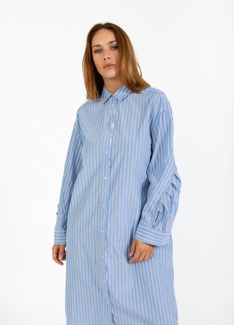 Coster Copenhagen SKJORTEKJOLE MED DEKONSTRUEREDE ÆRMER Kjole Ice blue/white stripe - 589