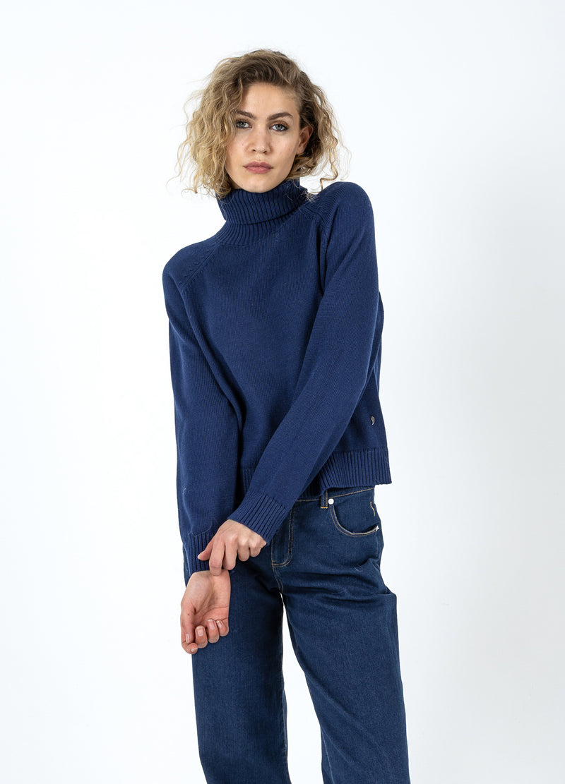 Coster Copenhagen STRIKKET MED HØJ HALS I BOMULD Knitwear Eclipse blue - 555