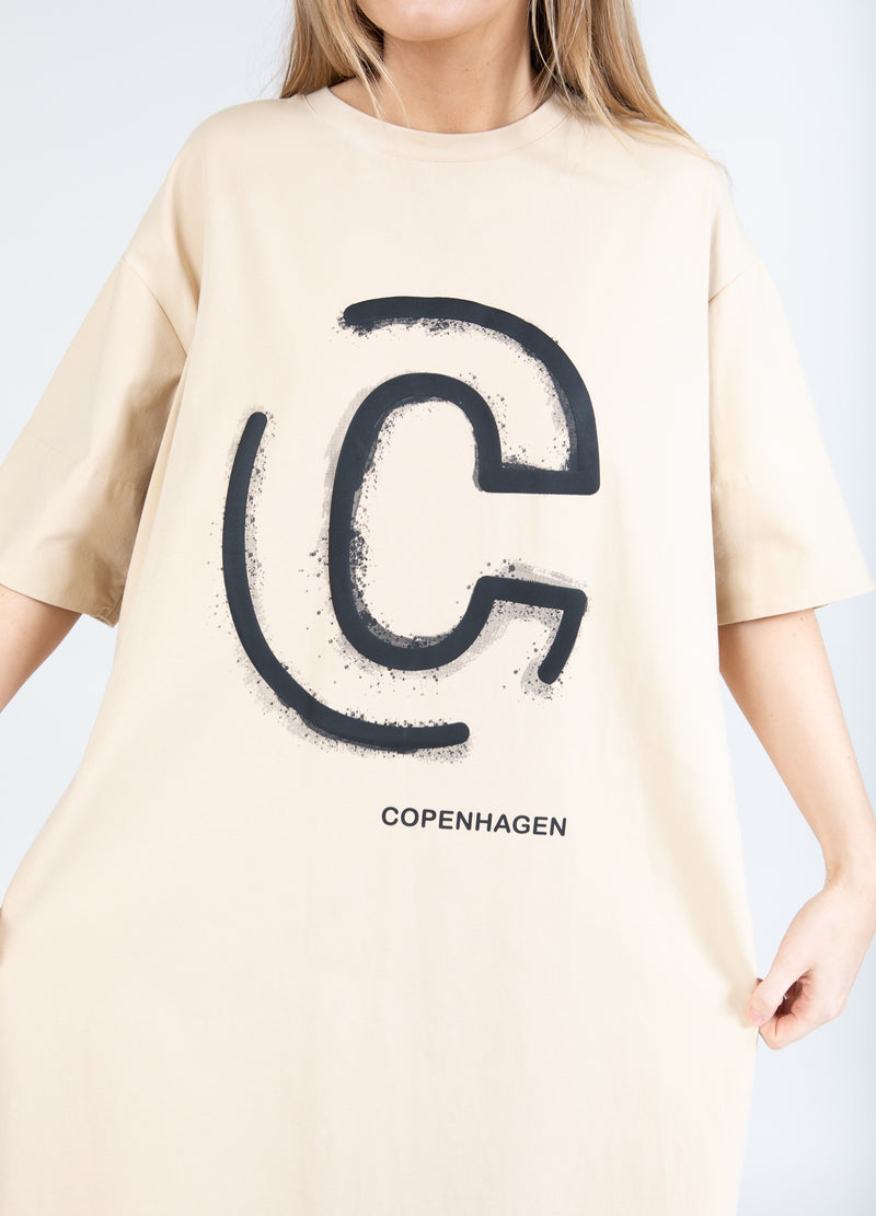 Coster Copenhagen T-SHIRT KJOLE MED PRINT Kjole Vanilla - 348