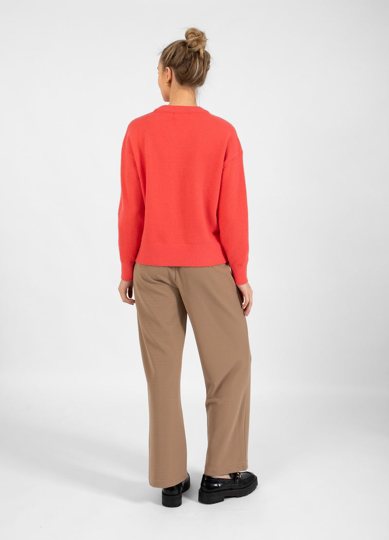 Coster Copenhagen TRØJE MED RUND HALSUDSKÆRING - COMFY KNIT Knitwear Hot coral - 685